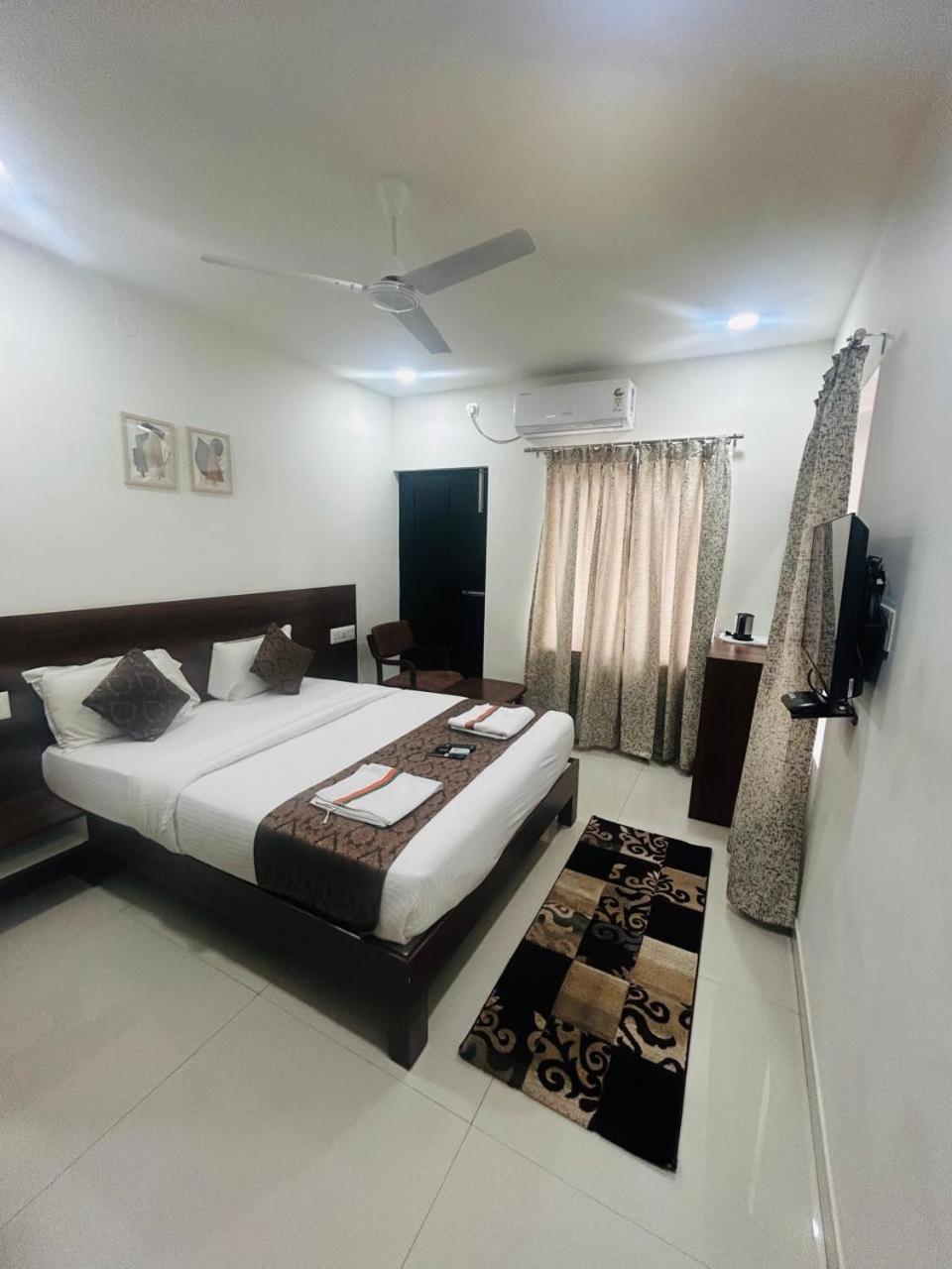 Hotel Queens Comfort Майсур Экстерьер фото