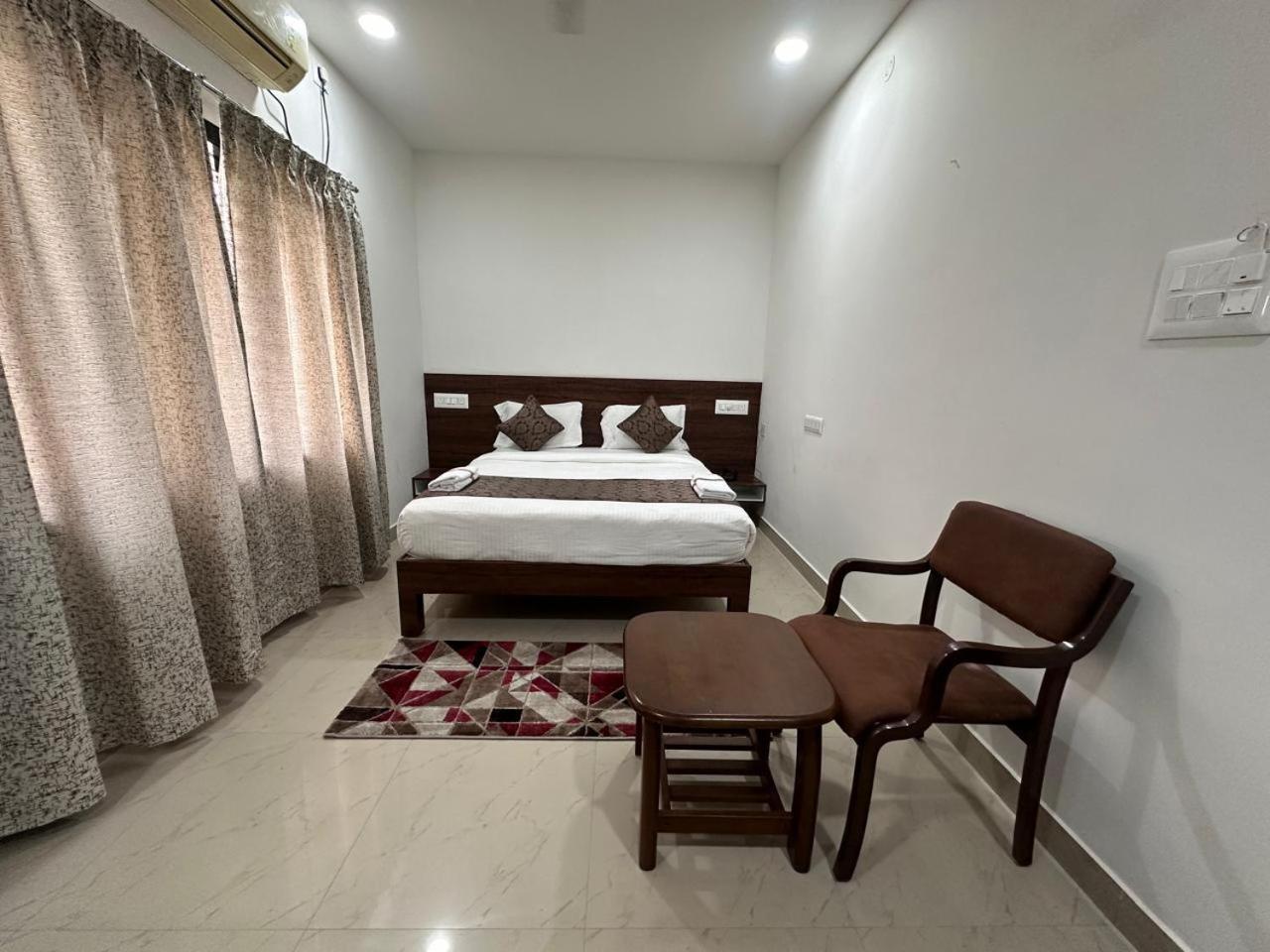 Hotel Queens Comfort Майсур Экстерьер фото