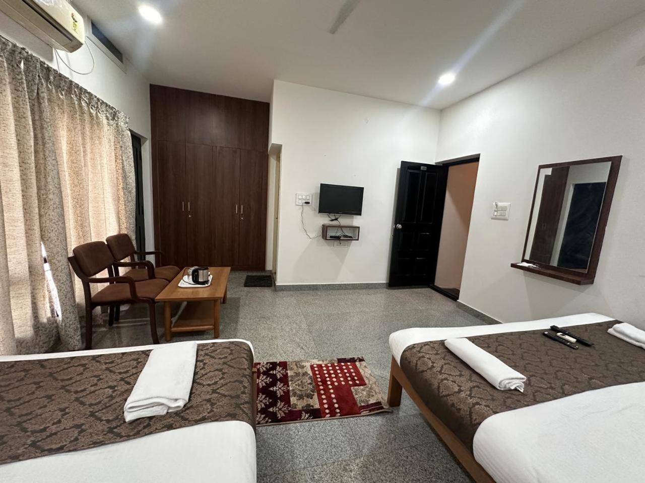 Hotel Queens Comfort Майсур Экстерьер фото